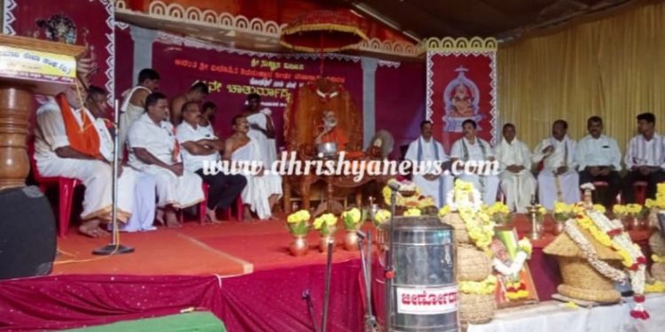 ಕುಂದಾಪುರ : ನಾಲ್ಕುರು ಕಜ್ಕೆ ವಿಶ್ವಕರ್ಮ ಮಠಕ್ಕೆ ಶಾಸಕರ ಭೇಟಿ: ಸ್ವಾಮೀಜಿಯವರಿಂದ ಅನುಗ್ರಹ ಮಂತ್ರಾಕ್ಷತೆ ಸ್ವೀಕಾರ..!!!