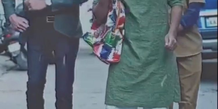 ವಿಕಿಪಿಡಿಯಾ ಖ್ಯಾತಿಯ ವಿಕ್ಕಿ ಕ್ರಿಯೇಟ್ ಮಾಡಿರೋ”ನಾನು ನಂದಿನಿ ಬೆಂಗ್ಳೂರು ಬಂದೀನಿ” ಹಾಡು ಸಿಕ್ಕಾಪಟ್ಟೆ ವೈರಲ್..!!