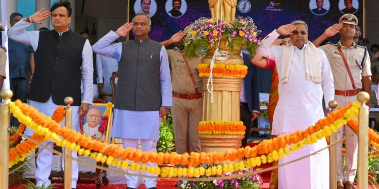 ಕಲ್ಯಾಣ ಕರ್ನಾಟಕ ಉತ್ಸವ ದಿನಾಚರಣೆ : ಕಲಬುರ್ಗಿಯಲ್ಲಿ ಮುಖ್ಯಮಂತ್ರಿ ಸಿದ್ದರಾಮಯ್ಯ ಧ್ವಜಾರೋಹಣ..!!