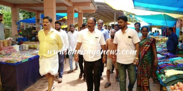 ಹಿರಿಯಡ್ಕ : ಸಂತೆ ಮಾರುಕಟ್ಟೆಗೆ ಶಾಸಕ ಗುರ್ಮೆ ಸುರೇಶ್ ಶೆಟ್ಟಿ ಇಲಾಖಾ ಅಧಿಕಾರಿಗಳೊಂದಿಗೆ ದಿಢೀರ್ ಭೇಟಿ ಪರಿಶೀಲನೆ..!!