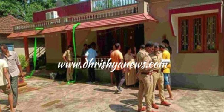 ಮುಲ್ಕಿ :ಕೋಲ್ನಾಡಿನ ಮನೆಯೊಂದರಲ್ಲಿ ಬಾಟಲಿ ಕೇಳುವ ನೆಪದಲ್ಲಿ ಮಹಿಳೆಯ ಕರಿಮಣಿ ಸರ ಕಿತ್ತು ಪರಾರಿಯಾದ ದುಷ್ಕರ್ಮಿಗಳು..!!