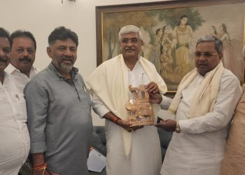 ಕಾವೇರಿ ನದಿ ನೀರು ಹಂಚಿಕೆ ಸಂಬಂಧ ಕೇಂದ್ರ ಜಲ ಶಕ್ತಿ ಸಚಿವರನ್ನು ಭೇಟಿಯಾದ ಸಿಎಂ ಸಿದ್ದರಾಮಯ್ಯ & ಡಿ.ಕೆ. ಶಿವಕುಮಾರ್..!!