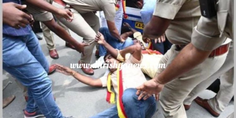 ಬೆಂಗಳೂರು : ವಿಧಾನಸೌಧ ಮುತ್ತಿಗೆಗೆ ಯತ್ನ: ಕರವೇ ಕಾರ್ಯಕರ್ತರು ಪೊಲೀಸ್ ವಶಕ್ಕೆ..!!