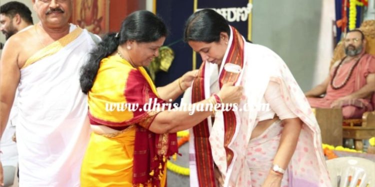 ಕಾಪು : ಪಡುಕುತ್ಯಾರುನ ಜಗದ್ಗುರು ಆನೆಗುಂದಿ ಮಹಾಸಂಸ್ಥಾನ ಸರಸ್ವತೀ ಪೀಠಕ್ಕೆ ಸಚಿವೆ ಲಕ್ಷ್ಮೀ ಹೆಬ್ಬಾಳ್ಕರ್ ಭೇಟಿ..!!!