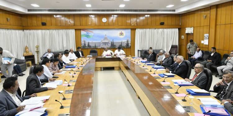 ಕಾವೇರಿ ನೀರು ವಿವಾದ : ಸುಪ್ರೀಂ, ಹೈಕೋರ್ಟ್ ನಿವೃತ್ತ ಜಡ್ಜ್’ಗಳ ಜತೆ ಸುದೀರ್ಘ ಚರ್ಚೆ..!!