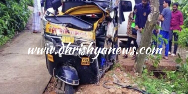 ಬಜ್ಪೆ : ಆಟೋರಿಕ್ಷಾ ವಿದ್ಯುತ್ ಕಂಬಕ್ಕೆ ಡಿಕ್ಕಿ : ಯುವತಿ ಸ್ಥಳದಲ್ಲೇ ಸಾವು ತಾಯಿಯ ಸ್ಥಿತಿ ಗಂಭೀರ…!!