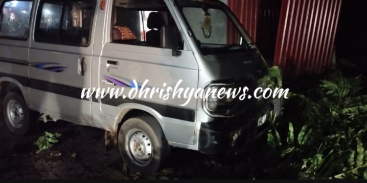 ಕುಂದಾಪುರ : ಮುರಿದು ಬಿದ್ದ ದೇವಗಿರಿ ಮರದ ಒಣಗಿದ ಕೊಂಬೆ : ತಪ್ಪಿದ ಬಾರಿ ಅನಾಹುತ..!!