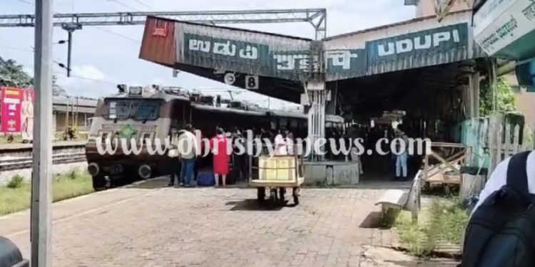 ಉಡುಪಿ : ಇಂದ್ರಾಳಿಯ ರೈಲ್ವೆ ಅಧಿಕಾರಿಗಳು ಹಾಗೂ ಒಳಕಾಡುರವರ ಸಮಯಪ್ರಜ್ಞೆಯಿಂದ ಬದುಕಿದ ಬಾಲಕ..!!