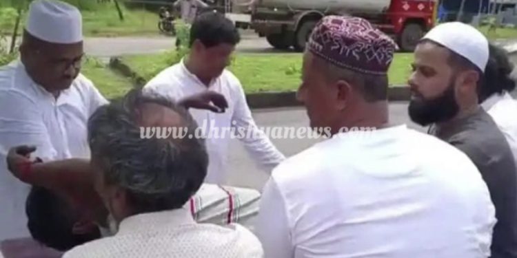 ಮೂಳೂರು ಬಳಿ ಪಿಕಪ್​ ವಾಹನ ಡಿಕ್ಕಿ ಹೊಡೆದು ಅಪಘಾತ -ಪಥಸಂಚಲನ ಬಿಟ್ಟು ರಕ್ಷಣೆಗೆ ದಾವಿಸಿದ ಮುಸ್ಲಿಂ ಬಾಂಧವರು..!!!