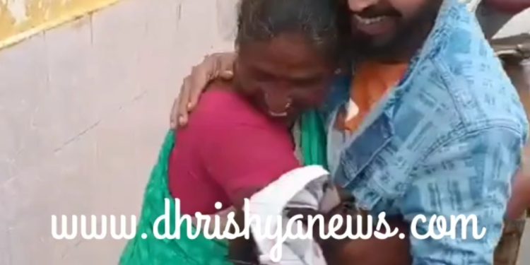 ಉಡುಪಿ : 3 ವರ್ಷದ ಬಳಿಕ ದುಬೈನಿಂದ ಮರಳಿ ತಾಯಿಗೆ ಸರ್ಪ್ರೈಸ್ ಕೊಟ್ಟ ಮಗ : ಬಾವುಕ ಕ್ಷಣದ ವಿಡಿಯೋ ಎಲ್ಲೆಡೆ ವೈರಲ್..❤️