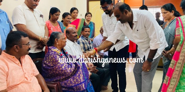 ಉಡುಪಿ : ಪ್ರಧಾನಿ ಶ್ರೀನರೇಂದ್ರ ಮೋದಿ ಹುಟ್ಟು ಹಬ್ಬದ ಅಂಗವಾಗಿ ಶಾಸಕ ಯಶ್ ಪಾಲ್ ಸುವರ್ಣ ನೇತೃತ್ವದಲ್ಲಿ ರುದ್ರ ಭೂಮಿ ಸೇವಕರಿಗೆ ಸನ್ಮಾನ..!!