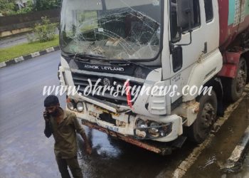 ಉಡುಪಿ:ಬಲೈಪಾದೆ – ಅಂಬಲಪಾಡಿ ಮಾರ್ಗದಲ್ಲಿ  ಟ್ಯಾಂಕರ್  ಅಪಘಾತದಿಂದ  ರಸ್ತೆಗೆ ಚೆಲ್ಲಿದ ಆಯಿಲ್ –   ವಾಹನ ಸವಾರರು ಎಚ್ಚರಿಕೆ ವಹಿಸುವಂತೆ ಸೂಚನೆ..!!!!