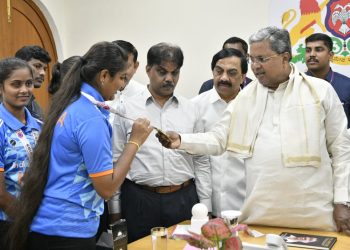 ವಿಶ್ವ ಕ್ರಿಕೆಟ್ ಪಂದ್ಯಾವಳಿ: ಚಿನ್ನದ ಪದಕ ಗೆದ್ದ ಅಂಧ ಮಹಿಳಾ,ರಜತ ಪದಕ ಗೆದ್ದ ಅಂಧ ಪುರುಷ ತಂಡದ ಆಟಗಾರರಿಗೆ ಸಿ.ಎಂ. ಸಿದ್ದರಾಮಯ್ಯ ಅಭಿನಂದನೆ…!!