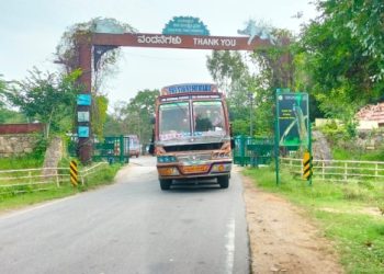 ಕಾವೇರಿ ವಿವಾದ : ಬೆಂಗಳೂರು ಬಂದ್ ಹಿನ್ನೆಲೆ       ಕರ್ನಾಟಕ ಪ್ರವೇಶಿಸುವ TN ನೋಂದಣಿ ವಾಹನ ನಿರ್ಬಂಧ..!!