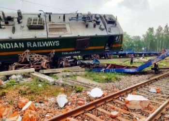 ಆಂಧ್ರ ರೈಲು ದುರಂತ: ಮೃತರ ಸಂಖ್ಯೆ 13ಕ್ಕೆ ಏರಿಕೆ,18 ರೈಲು ರದ್ದು, 22 ಮಾರ್ಗ ಬದಲಾವಣೆ…!!