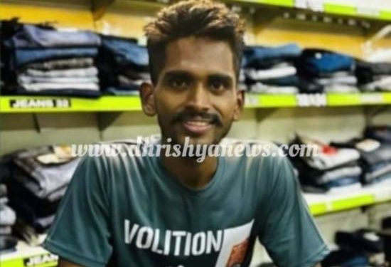 ಕೋಟ : ಮನೆಯ ಹೊರೆಗೆ ಮೊಬೈಲ್ನಲ್ಲಿ ಮಾತನಾಡುತ್ತಿದ್ದ ಸಂದರ್ಭ ಸಿಡಿಲು ಬಡಿದು ಗಂಭೀರ ಗಾಯಗೊಂಡಿದ್ದ ಯುವಕ ಸಾವು..!!