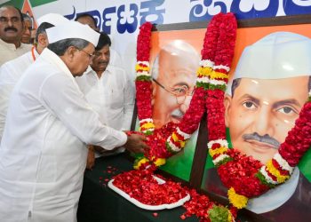 ಗಾಂಧೀಜಿ ಹಾಗೂ ಶಾಸ್ತ್ರಿಯವರ ಮೌಲ್ಯಗಳು ನಮಗೆ ದಾರಿದೀಪ: ಮುಖ್ಯ ಮಂತ್ರಿ ಸಿದ್ದರಾಮಯ್ಯ..!!