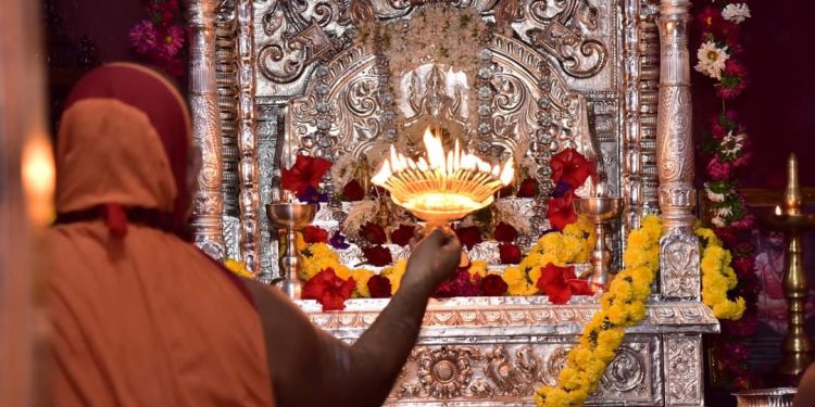 ಆನೆಗುಂದಿ ಮಹಾ ಸಂಸ್ಥಾನ :ರಜತ ಮಂಟಪ ಸಮರ್ಪಣೆ..!!