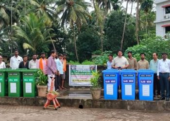 ಪ್ರವಾಸಿಗರು ಘನತ್ಯಾಜ್ಯ ವಸ್ತುಗಳನ್ನು ಎಲ್ಲೆಂದರಲ್ಲಿ ಎಸೆಯದೇ ಡಸ್ಟ್ಬಿನ್‌ಗೆ ಹಾಕಲು ಸೂಚನೆ..!!