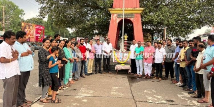 ಉಡುಪಿ: ಗಾಂಧೀ ಜಯಂತಿ ಹಾಗೂ ಲಾಲ್ ಬಹದ್ದೂರ್ ಶಾಸ್ತ್ರಿ ಜಯಂತಿ ಆಚರಣೆ ಪ್ರಯುಕ್ತ ನಗರ ಬಿಜೆಪಿ ವತಿಯಿಂದ ಬಸ್ ನಿಲ್ದಾಣಗಳ ಸ್ವಚ್ಚತಾ ಕಾರ್ಯ…!!