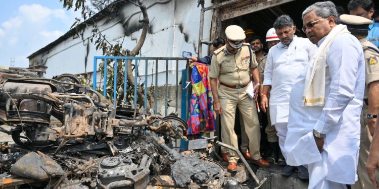 ಅತ್ತಿಬೆಲೆ ಅಗ್ನಿ ದುರಂತ : ಮೃತರ ಕುಟುಂಬಕ್ಕೆ ತಲಾ 5 ಲಕ್ಷ ರೂ.ಗಳ ಪರಿಹಾರ; ಸರ್ಕಾರದಿಂದ ಗಾಯಾಳುಗಳ ಚಿಕಿತ್ಸಾ ವೆಚ್ಚ: ಮುಖ್ಯಮಂತ್ರಿ ಸಿದ್ದರಾಮಯ್ಯ..!!