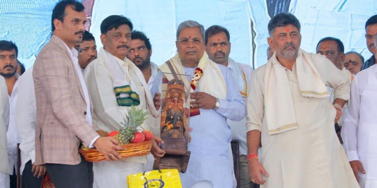 ಕನ್ನಡ ನಾಡಿನ ಸಮೃದ್ಧಿ, ಪ್ರಗತಿ, ಸಂಸ್ಕೃತಿ ಮತ್ತು ವೈಭವವನ್ನು ದಸರಾ ಮೂಲಕ ಜಗತ್ತಿಗೆ ಸಾರುವ ಕೆಲಸವನ್ನು ನಾವು ಮಾಡುತ್ತೇವೆ : ಸಿ ಎಂ ಸಿದ್ದರಾಮಯ್ಯ..!!