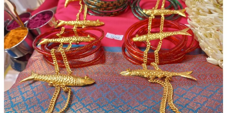 ಉಚ್ಚಿಲ ಮಹಾಲಕ್ಷ್ಮಿಗೆ ಬೇಸಿಗೆ ನಾಡ ದೋಣಿ ಮಲ್ಪೆ ವತಿಯಿಂದ ಚಿನ್ನದ ಬೂತೈ ಮೀನಿನ ಸರ ಸಮರ್ಪಣೆ..!!