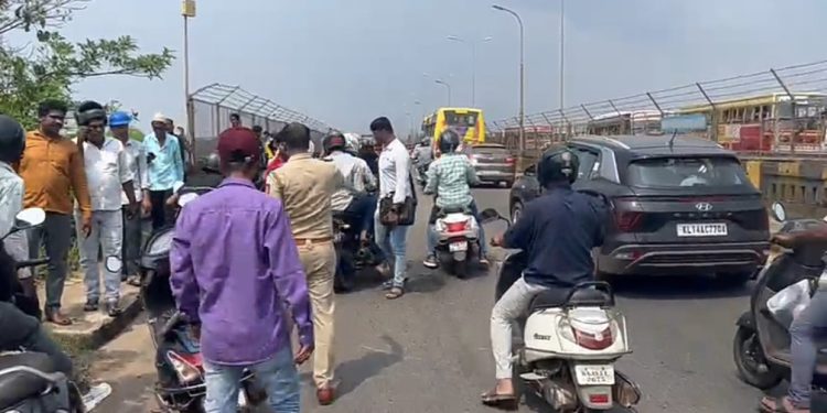 ಮಂಗಳೂರು: ನೇತ್ರಾವತಿ ನದಿ ಸೇತುವೆ ಮೇಲೆ ಕಾರು ನಿಲ್ಲಿಸಿ ಯುವಕ ಆತ್ಮಹತ್ಯೆ..!!