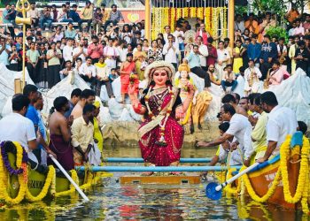 ಮಂಗಳೂರು ದಸರಾ :ಗಣಪತಿ,ಶಾರದೆಮಾತೆ ಆದಿಶಕ್ತಿ,ನವದುರ್ಗೆಯರ ಜಲಸ್ತಂಭನದ ಮೂಲಕ ದಸರಾ ವೈಭವಕ್ಕೆ ಅದ್ದೂರಿ ತೆರೆ..!!