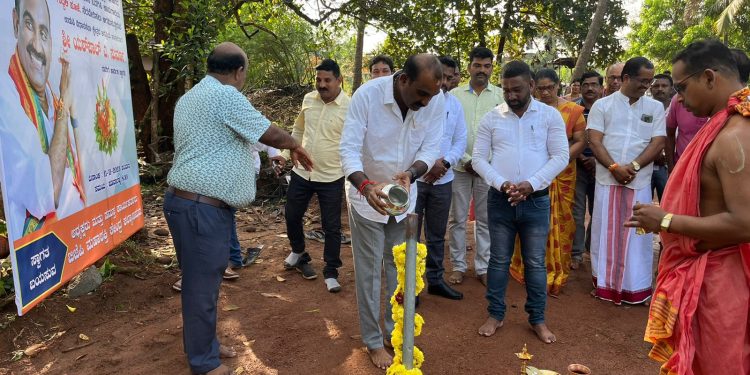 ಕಲ್ಯಾಣಪುರ ಗ್ರಾಮ ಪಂಚಾಯತ್ ವ್ಯಾಪ್ತಿಯ ಬಹುದಿನಗಳ ರಸ್ತೆ ಕಾಮಗಾರಿಯ ಗುದ್ದಲಿ ಪೂಜೆ…!!