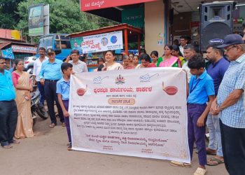 ಕಾರ್ಕಳ ಬಸ್ ನಿಲ್ದಾಣದಲ್ಲಿ ಹಸಿರು ಪಟಾಕಿ ಬಳಸುವ ಸಾರ್ವಜನಿಕ ಸಹಿ ಸಂಗ್ರಹ ಅಭಿಯಾನ..!!