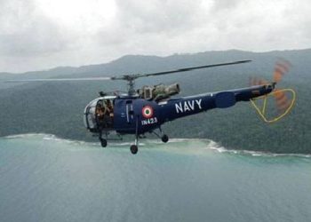 ಭಾರತೀಯ ನೌಕಾಪಡೆಯ ಹೆಲಿಕಾಪ್ಟರ್ ಕೊಚ್ಚಿ ವಿಮಾನ ನಿಲ್ದಾಣದಲ್ಲಿ ಪತನ – ಓರ್ವ ಅಧಿಕಾರಿ ಸಾವು..!!