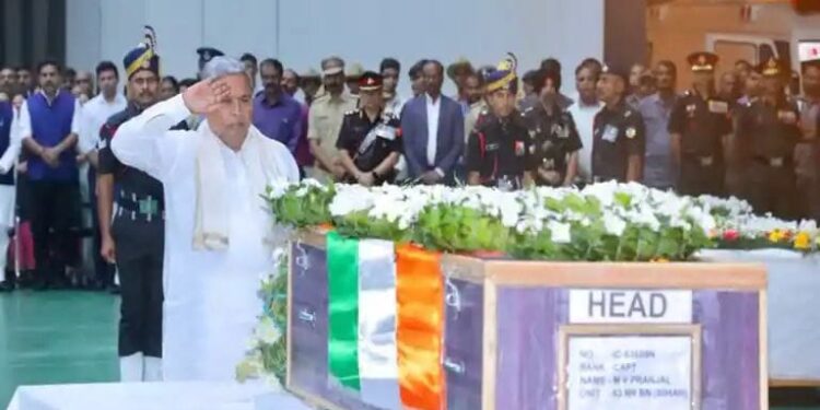 ಹುತಾತ್ಮ ಕ್ಯಾಪ್ಟನ್ ಪ್ರಾಂಜಲ್ ಕುಟುಂಬಕ್ಕೆ 50 ಲಕ್ಷ ರೂ ಪರಿಹಾರ ಘೋಷಿಸಿದ ಸಿಎಂ ಸಿದ್ದರಾಮಯ್ಯ..!!