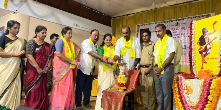 ಉಡುಪಿ : ಜಿಲ್ಲಾಡಳಿತದ ವತಿಯಿಂದ ಶ್ರೀ ಕನಕದಾಸ ಜಯಂತಿ ಆಚರಣೆ..!!