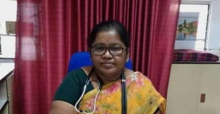 ಉಡುಪಿಯ ಅಜ್ಜರಕಾಡು ಜಿಲ್ಲಾಸ್ಪತ್ರೆಯಲ್ಲಿ ಚಿಕಿತ್ಸೆ ನೀಡುತ್ತಿದ್ದಾಗಲೇ ಹೃದಯಾಘಾತವಾಗಿ ವೈದ್ಯೆ ಸಾವು..!!