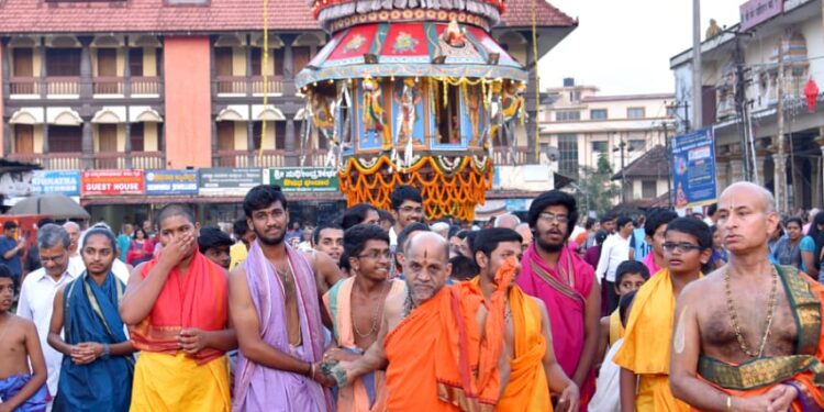 ಉಡುಪಿ : ಶ್ರೀ ಪುತ್ತಿಗೆ ಪರ್ಯಾಯ ಸಂಭ್ರಮ:ಶ್ರೀ ಚಂದ್ರಮೌಳೀಶ್ವರ ದೇವಸ್ಥಾನದ ರಥೋತ್ಸವ..!!