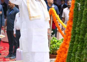 ವಿಜಯ ದಿವಸದ ಅಂಗವಾಗಿ ರಾಷ್ಟ್ರೀಯ ಮಿಲಿಟರಿ‌ ಸ್ಮಾರಕಕ್ಕೆ  ಸಿ.ಎಂ ಭೇಟಿ : ನುಡಿ ನಮನ ಸಲ್ಲಿಕೆ..!!