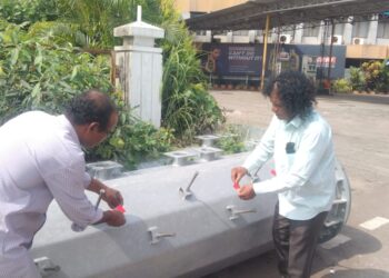 ಉಡುಪಿ : ಅಪಘಾತ ವಲಯವಾಗಿ ಮಾರ್ಪಡಿಸಿದ ಸಿಗ್ನಲ್ ಕಂಬಗಳು..! ಪ್ರತಿಫಲನ ಪಟ್ಟಿ ಅಂಟಿಸಿದ ಸಾಮಾಜಿಕ ಕಾರ್ಯಕರ್ತರು..!!