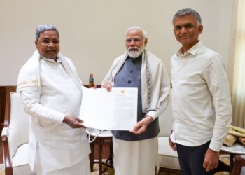 ದೆಹಲಿಯಲ್ಲಿ ಪ್ರಧಾನಿ ಮೋದಿ ಭೇಟಿಯಾದ ಸಿಎಂ ಸಿದ್ದರಾಮಯ್ಯ:ಶೀಘ್ರವೇ 18,177.44 ಕೋಟಿ ರೂ ಬರ ಪರಿಹಾರ ಬಿಡುಗಡೆಗೆ ಮನವಿ..!!