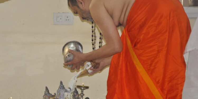 ಶ್ರೀ ಪಲಿಮಾರು ಮಠದ ಶ್ರೀರಾಮಚಂದ್ರ ದೇವರಿಗೆ ಮಾರ್ಗಶೀರ್ಷ ಹುಣ್ಣಮೆಯಂದು ಸಹಸ್ರಶಂಖ ಕ್ಷೀರಾಭಿಷೇಕ..!!