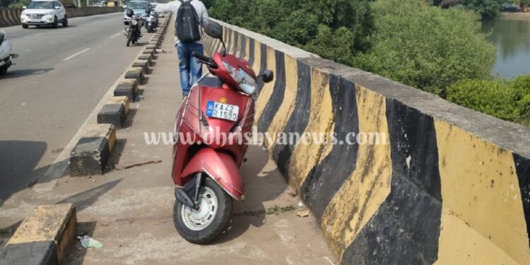 ಉದ್ಯಾವರ : ಸೇತುವೆ ಮೇಲಿಂದ ವ್ಯಕ್ತಿ ನದಿಗೆ ಹಾರಿ ಆತ್ಮಹತ್ಯೆ ಶಂಕೆ…!!!