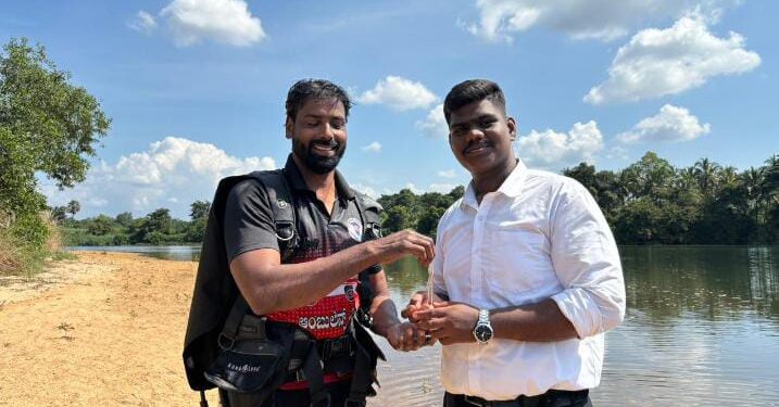 ಉಡುಪಿ : ನದಿಯಲ್ಲಿ ಬಿದ್ದ 3 ಲಕ್ಷ ರೂ. ಮೌಲ್ಯದ ಚಿನ್ನದ ಸರ ಹುಡುಕಿ ಕೊಟ್ಟ ಮುಳುಗು ತಜ್ಞ ಈಶ್ವ‌ರ್ ಮಲ್ಪೆ.!