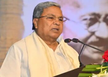 ರಾಜ್ಯದಲ್ಲಿ ಅಕ್ರಮವಾಗಿ ಸ್ಥಾಪಿಸಿರುವ ‘ಮೊಬೈಲ್ ಟವರ್’ ಸಂಸ್ಥೆಗಳಿಗೆ ದಂಡ ವಿಧಿಸಿ : ಸಿಎಂ ಸಿದ್ದರಾಮಯ್ಯ ಸೂಚನೆ..!!