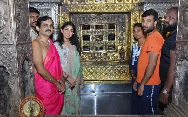 ಉಡುಪಿ : ಶ್ರೀ ಕೃಷ್ಣನ ದರ್ಶನ ಪಡೆದ ನಟಿ ಸಾಯಿ ಪಲ್ಲವಿ…!!