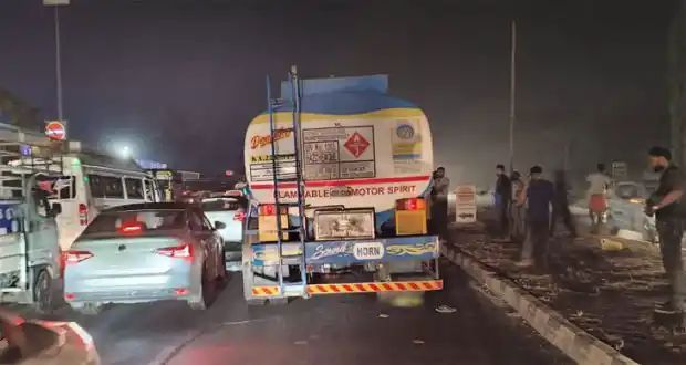 ಕಾಪು :ಹೆದ್ದಾರಿಯಲ್ಲಿ ಟ್ಯಾಂಕರ್ ಢಿಕ್ಕಿ ಹೊಡೆದು ಪಾದಚಾರಿ ಸ್ಥಳದಲ್ಲೇ ಸಾವು..!!