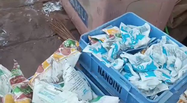 ಉಡುಪಿ : ದ್ವಿಚಕ್ರ ವಾಹನಕ್ಕೆ ಡಿಕ್ಕಿ ಹೊಡೆಯುವುದನ್ನು ತಪ್ಪಿಸಲು ಹೋಗಿ ಹಾಲಿನ ಟ್ರೇಗಳಿಗೆ ಡಿಕ್ಕಿ ಹೊಡೆದ ಪಿಕಪ್ ವಾಹನ..!!