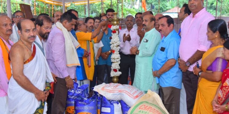 ಉಡುಪಿ :ಪುತ್ತಿಗೆ ಪರ್ಯಾಯ ; ಹೊರೆಕಾಣಿಕೆ ಮೆರವಣಿಗೆಗೆ ಅದ್ದೂರಿ ಚಾಲನೆ..!!