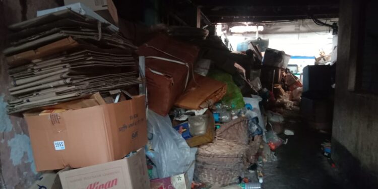 ಉಡುಪಿ : ಅನಂತೇಶ್ವರ ದೇವಸ್ಥಾನದ ಜನರೇಟರ್ ಕೊಠಡಿಯಲ್ಲಿ ತ್ಯಾಜ್ಯ ರಾಶಿ..!!