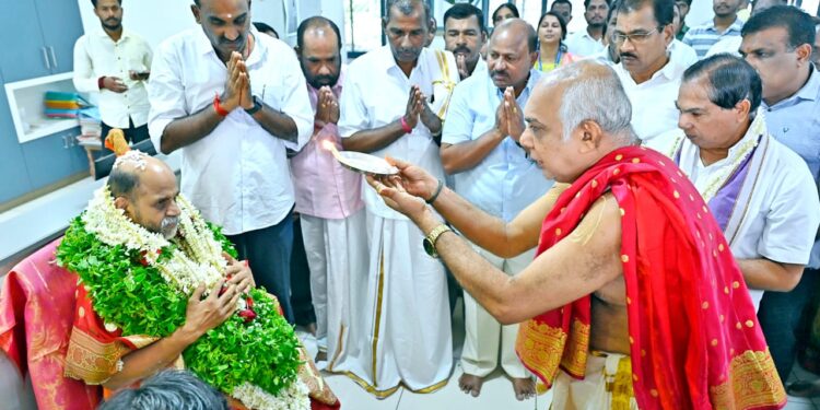 ಮಹಾಲಕ್ಷ್ಮೀ ಕೋ ಆಪರೇಟಿವ್ ಬ್ಯಾಂಕ್ ಮಲ್ಪೆ ಶಾಖೆಗೆ ಪುತ್ತಿಗೆ ಶ್ರೀ ಭೇಟಿ..!!