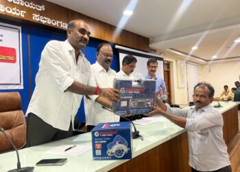 ಉಡುಪಿ : ವೃತ್ತಿಪರ ಯೋಜನೆಯಡಿಯಲ್ಲಿ ಮಂಜೂರಾದ ಉಚಿತ ಉಪಕರಣ ವಿತರಣಾ ಕಾರ್ಯಕ್ರಮ..!!